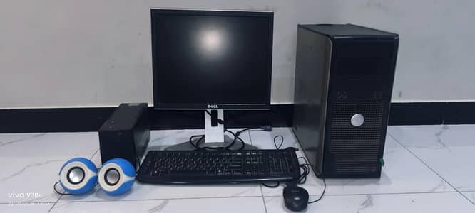 Dell computer LCD keyboard mouse speaker and pawor Bank