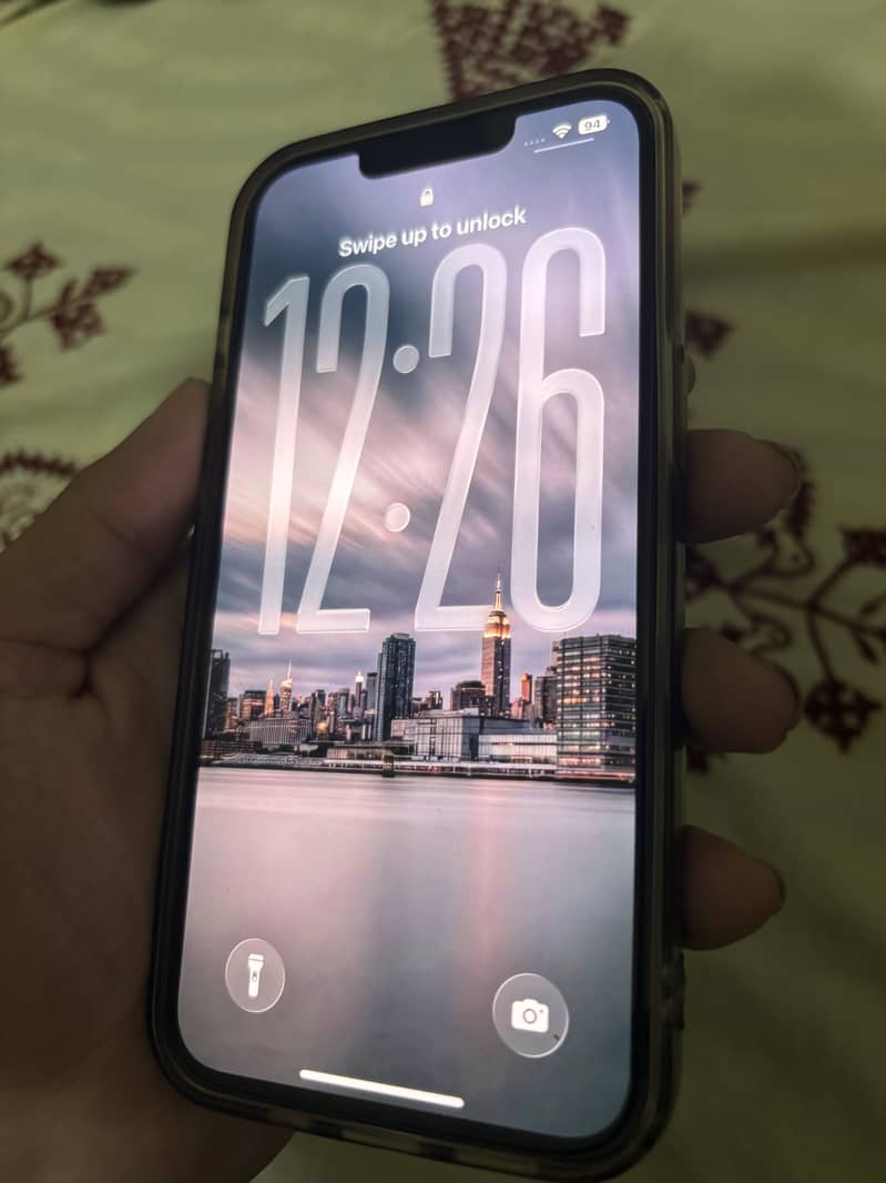 Apple iPhone 13 0