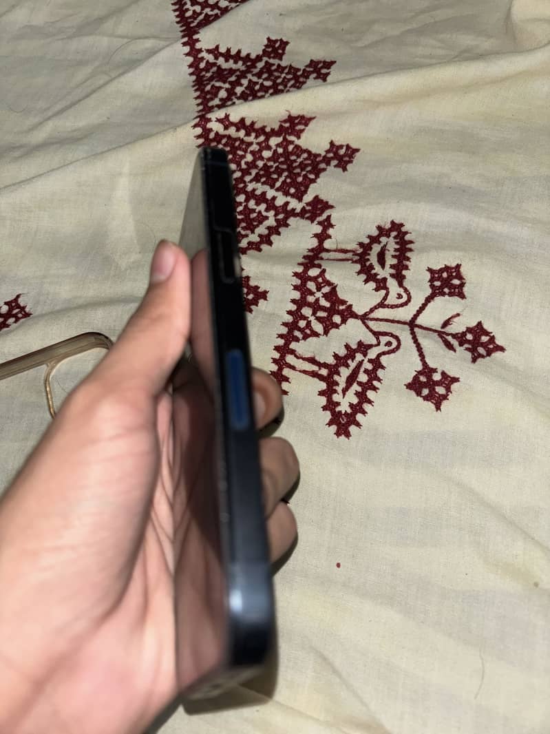 Apple iPhone 13 3