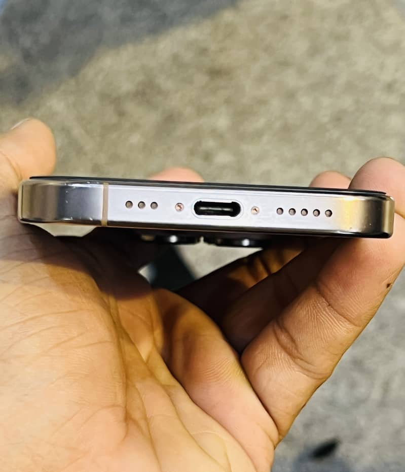 Apple iPhone 16 Pro 6
