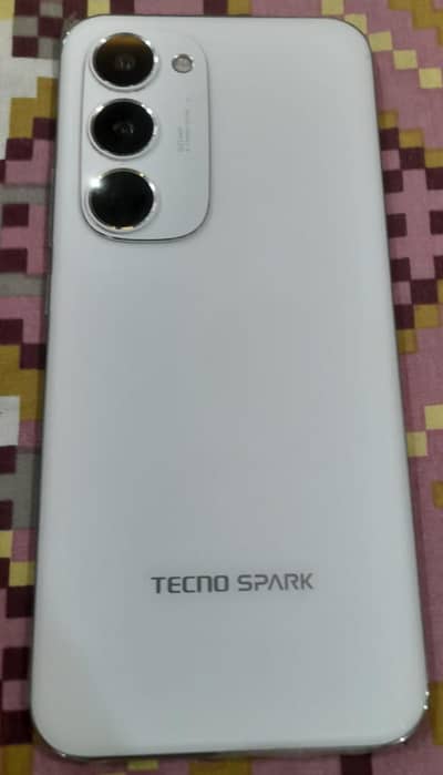 Tecno spark 40 pro plus