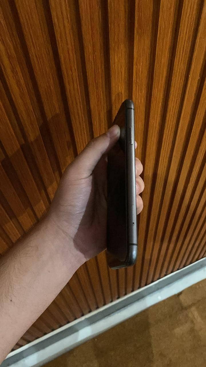 Apple iPhone 11 7