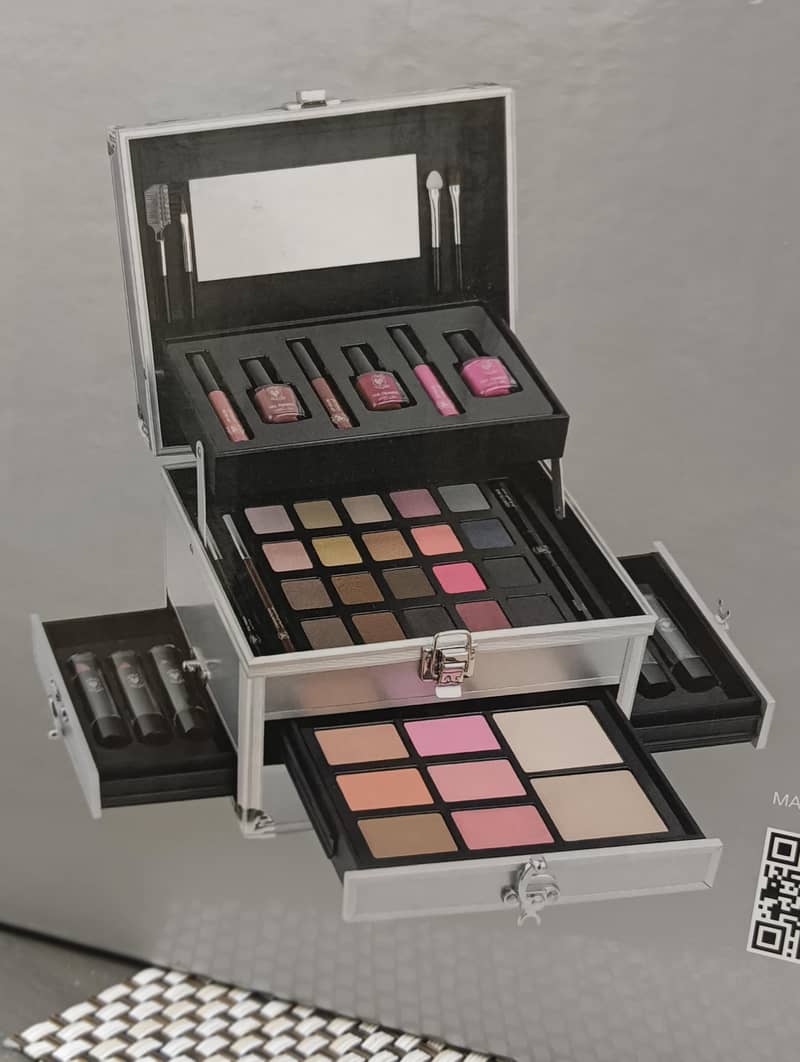 makeup box 2