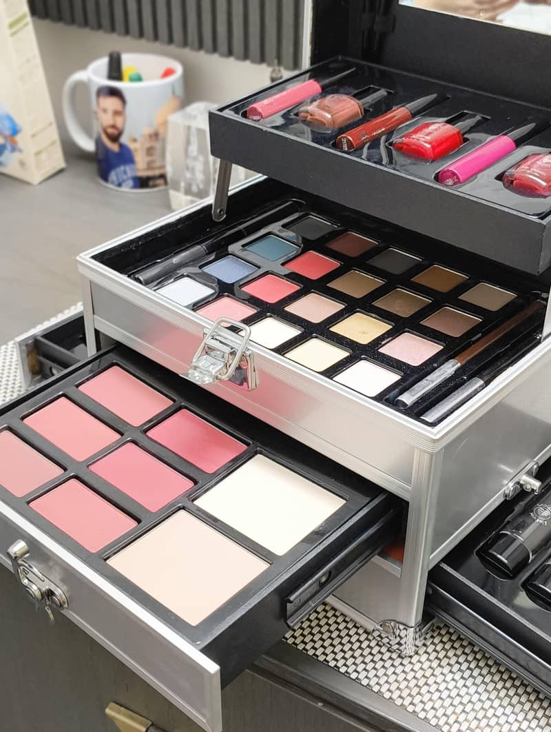 makeup box 6