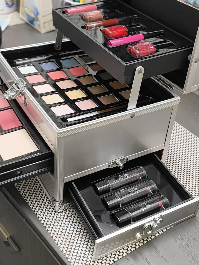 makeup box 7