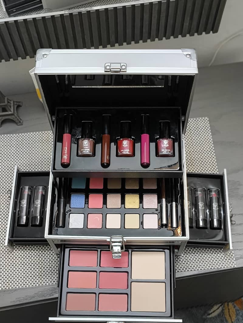 makeup box 8