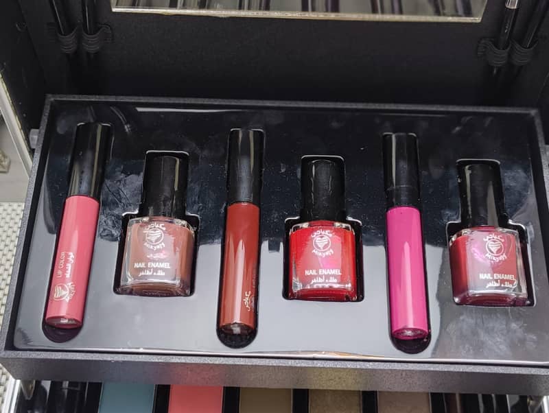 makeup box 10