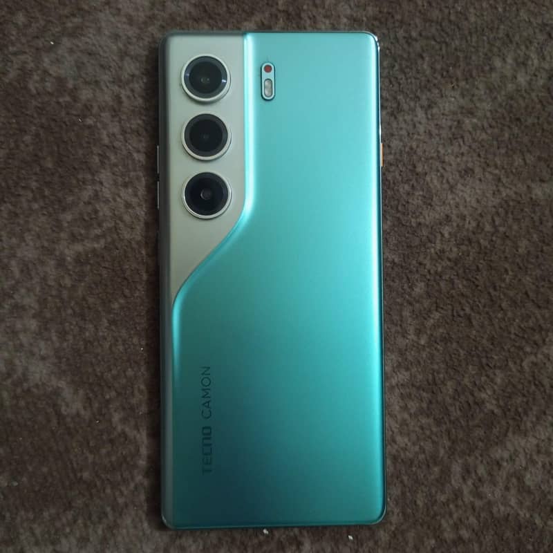 Tecno CAMON 40 Pro 0