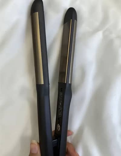 hair straightener in excellent condition
