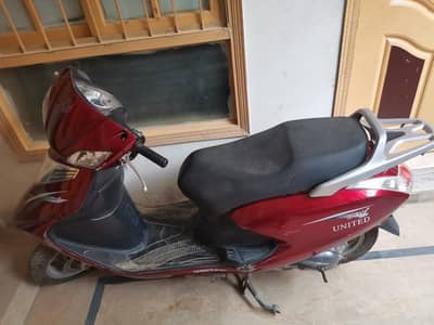 United 100cc Scooty
