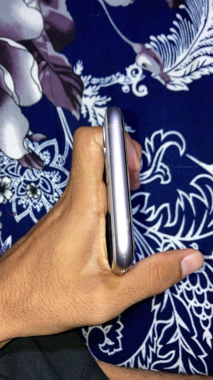 Apple iPhone 11 0