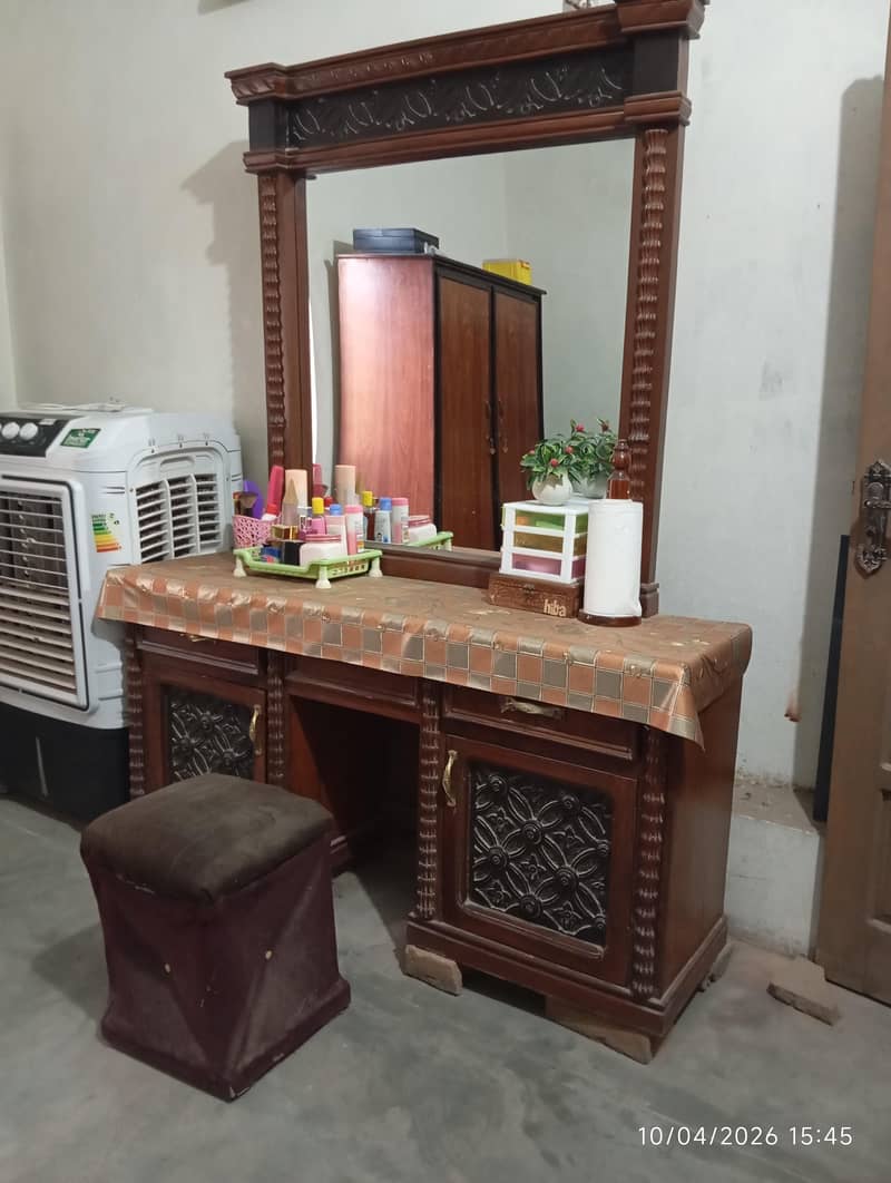 Dressing table 0