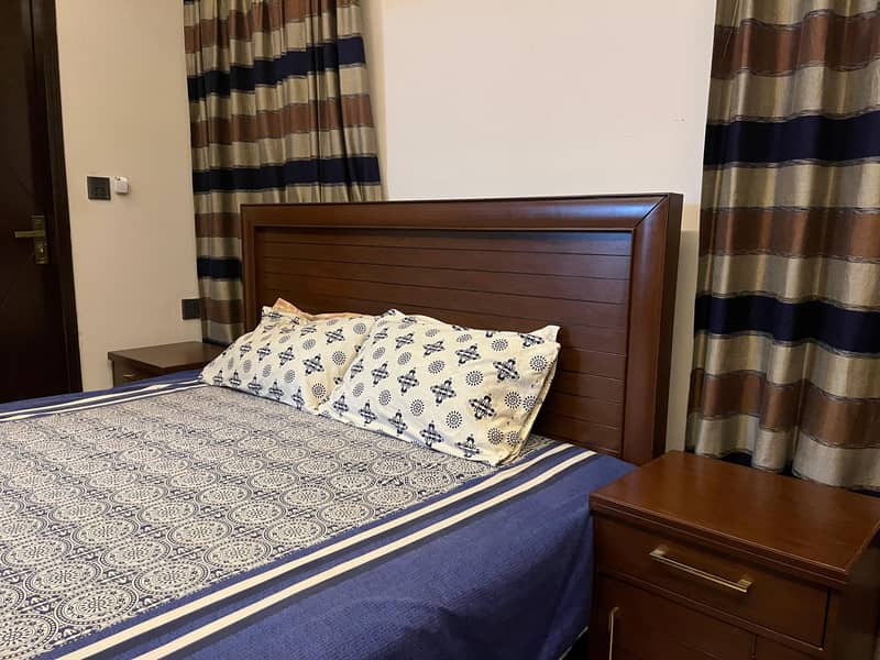 Queen size complete bed set without mattress 5