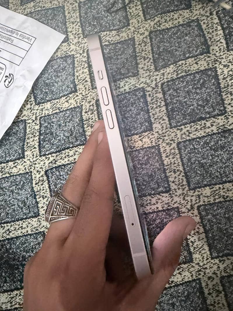 Apple iPhone 13 1