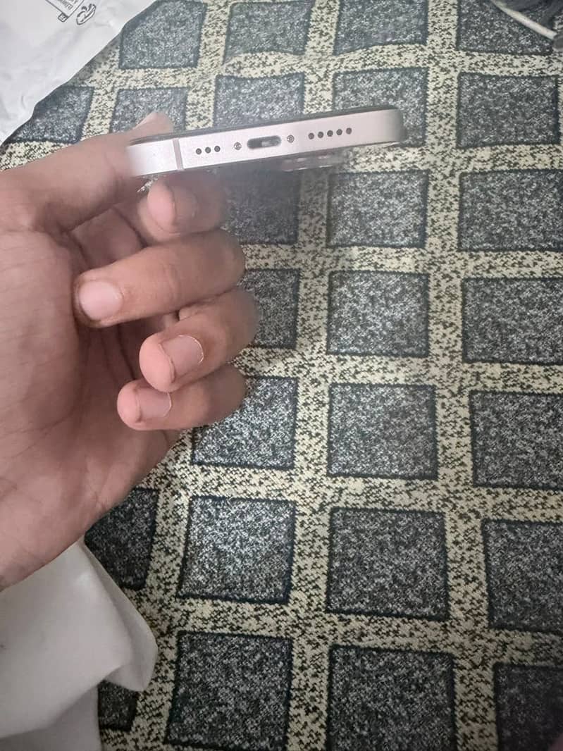 Apple iPhone 13 2