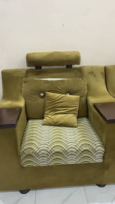5-Seater Sofa – VIP Condition | Slightly Used