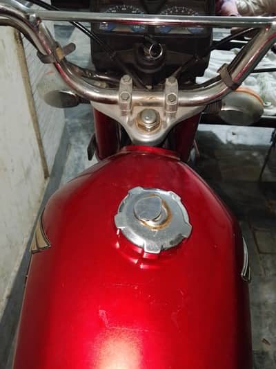 125 Honda bohat Kam chalaya Hy one hand Chala Hy
