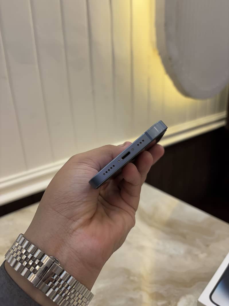 Apple iPhone 14 3