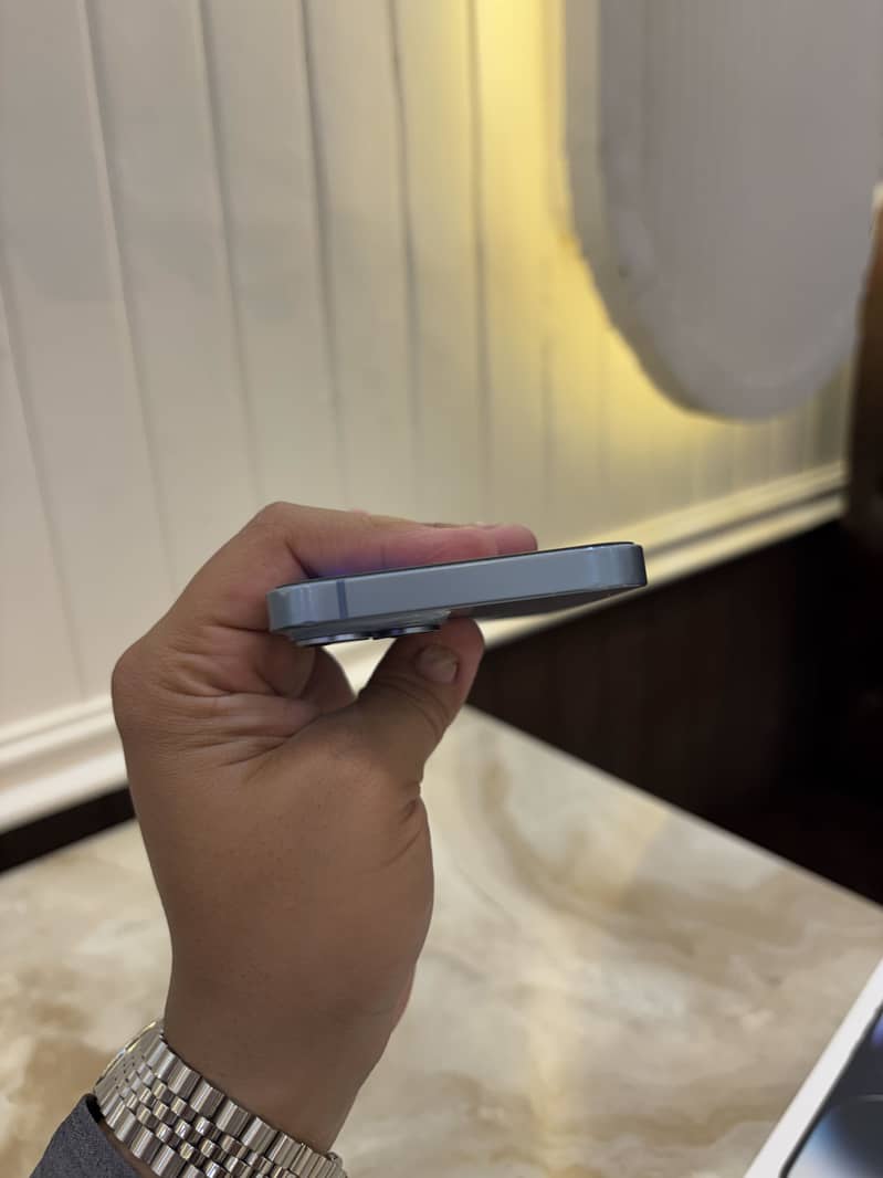 Apple iPhone 14 4