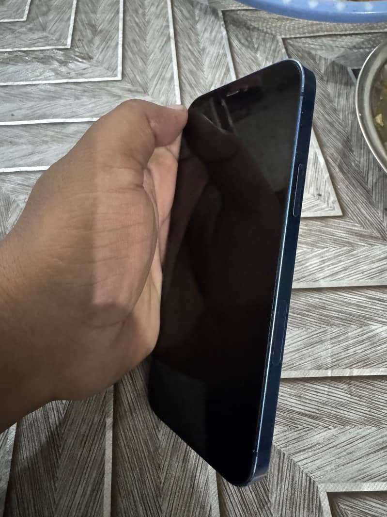 Apple iPhone 12 3