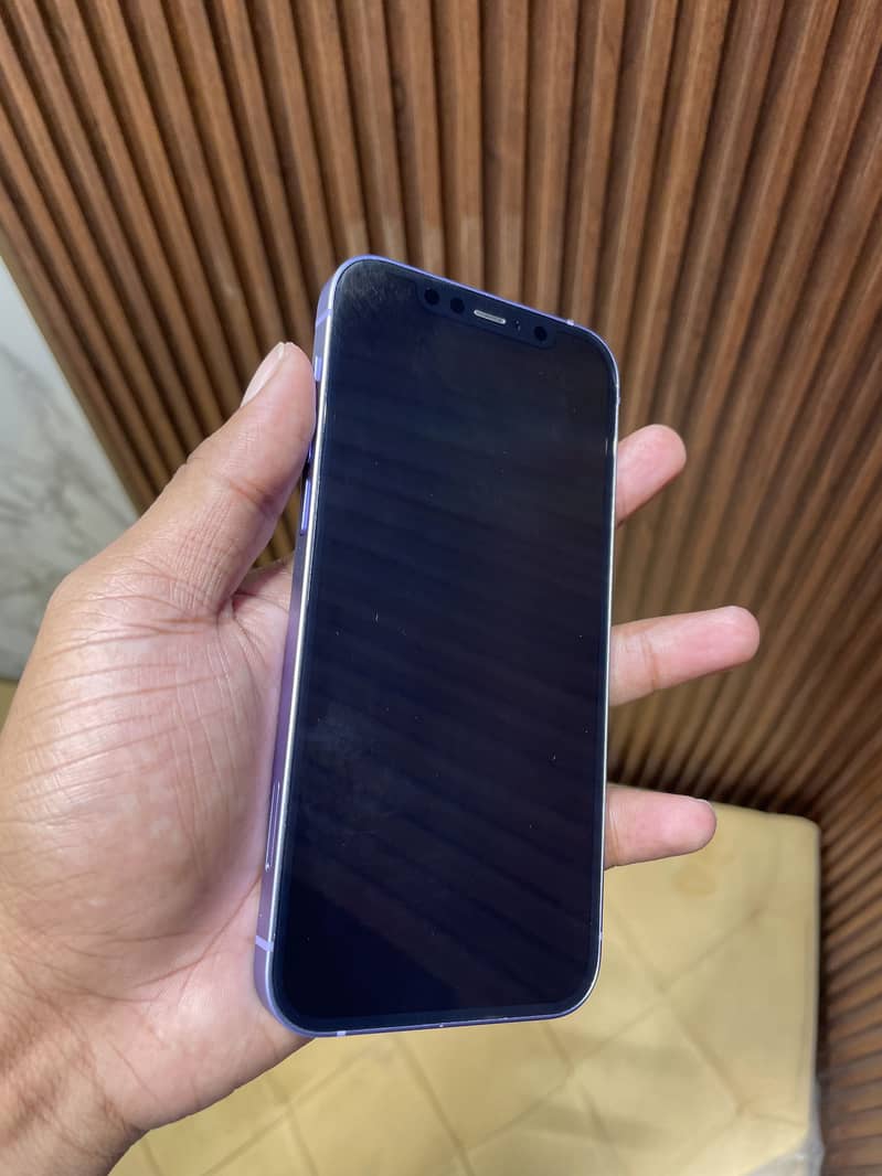 Apple iPhone 12 4