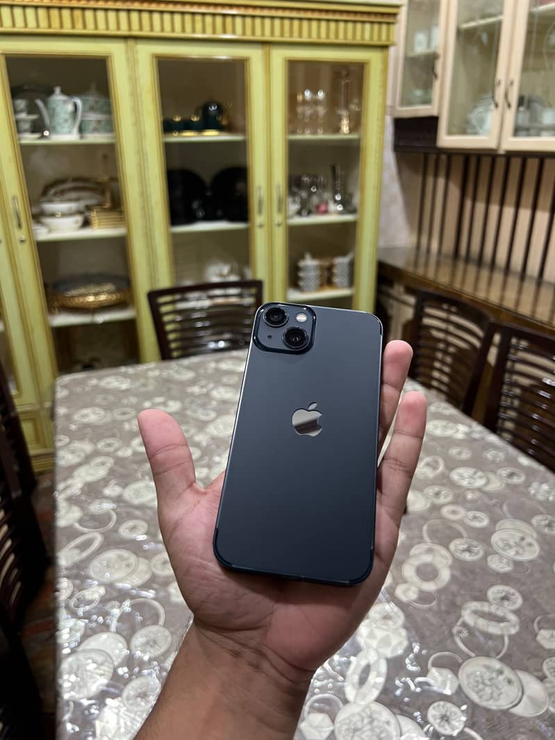 Apple iPhone 13 0