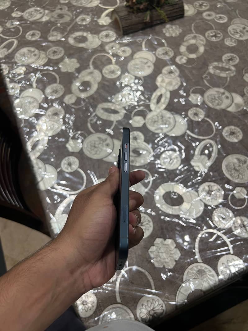 Apple iPhone 13 3