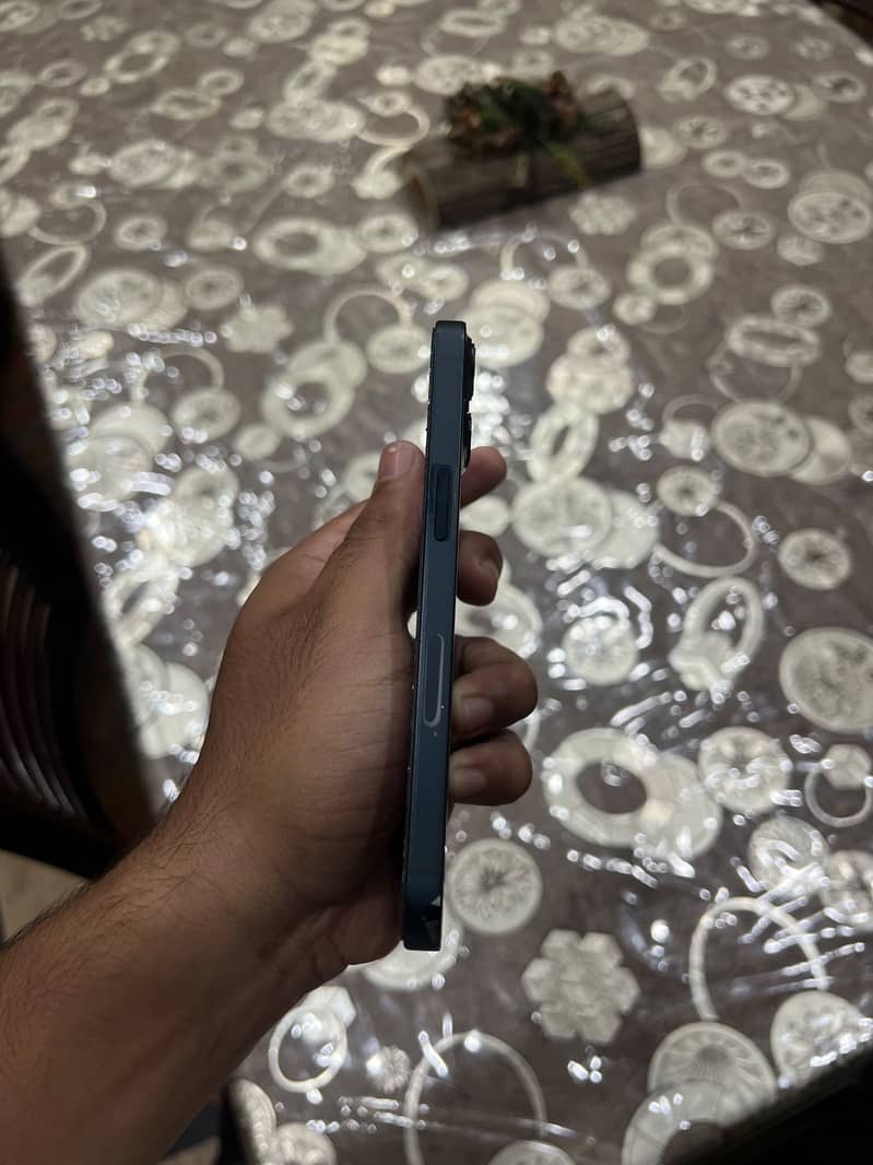 Apple iPhone 13 6
