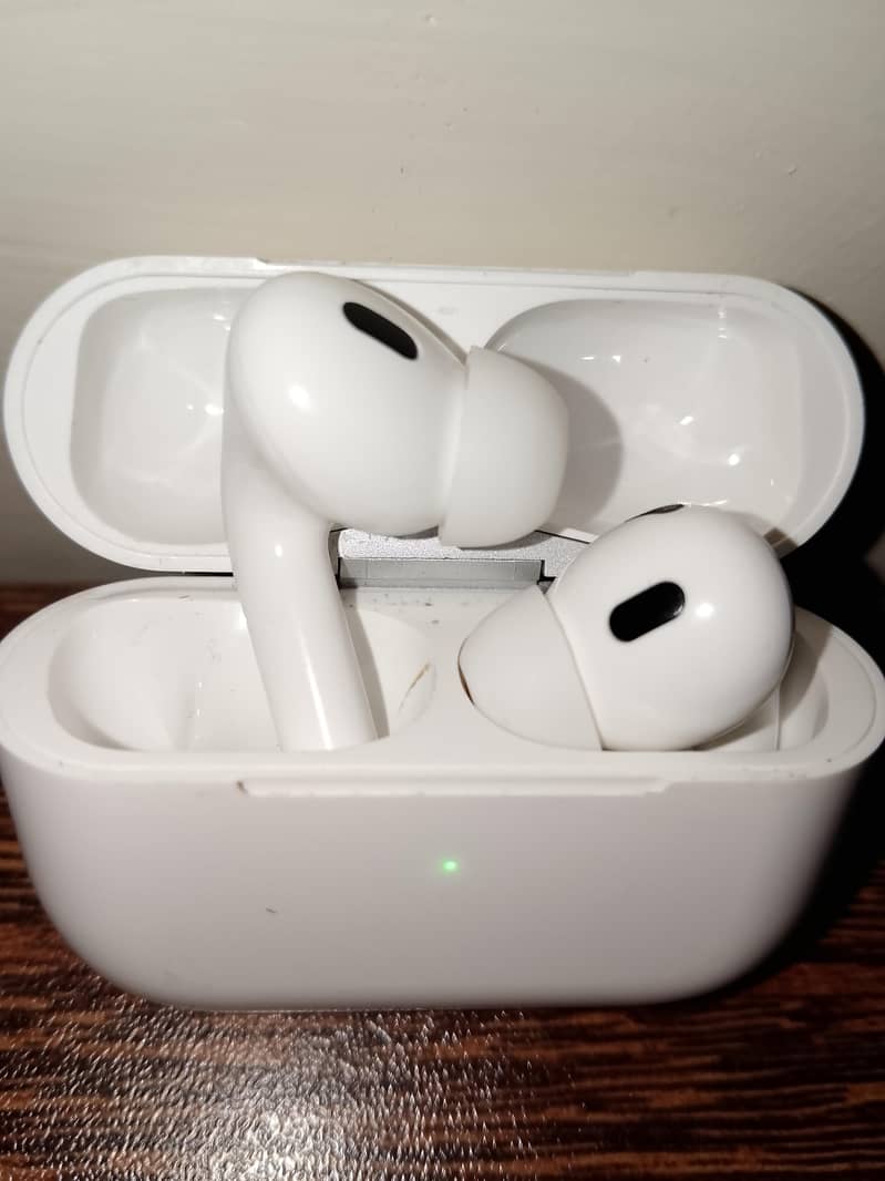 Earbud 0