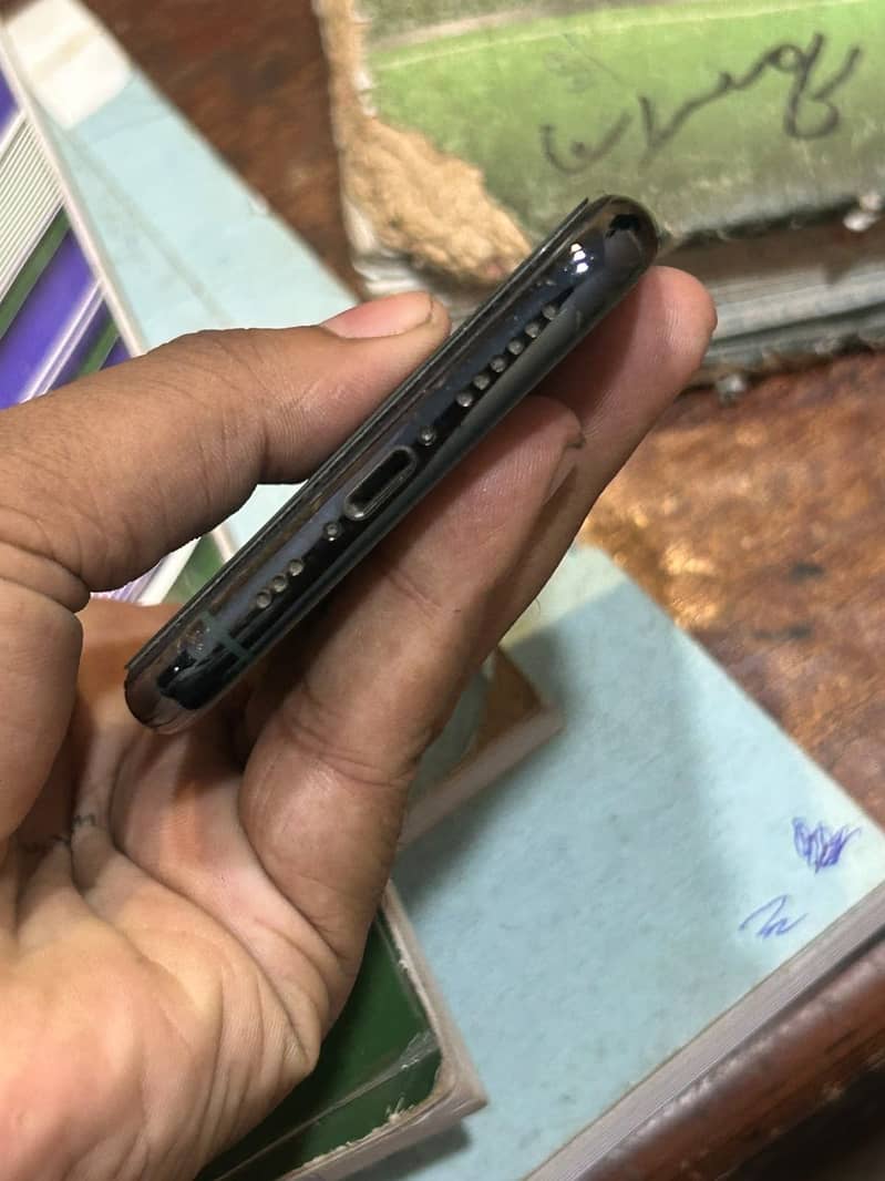 Apple iPhone 11 Pro 2
