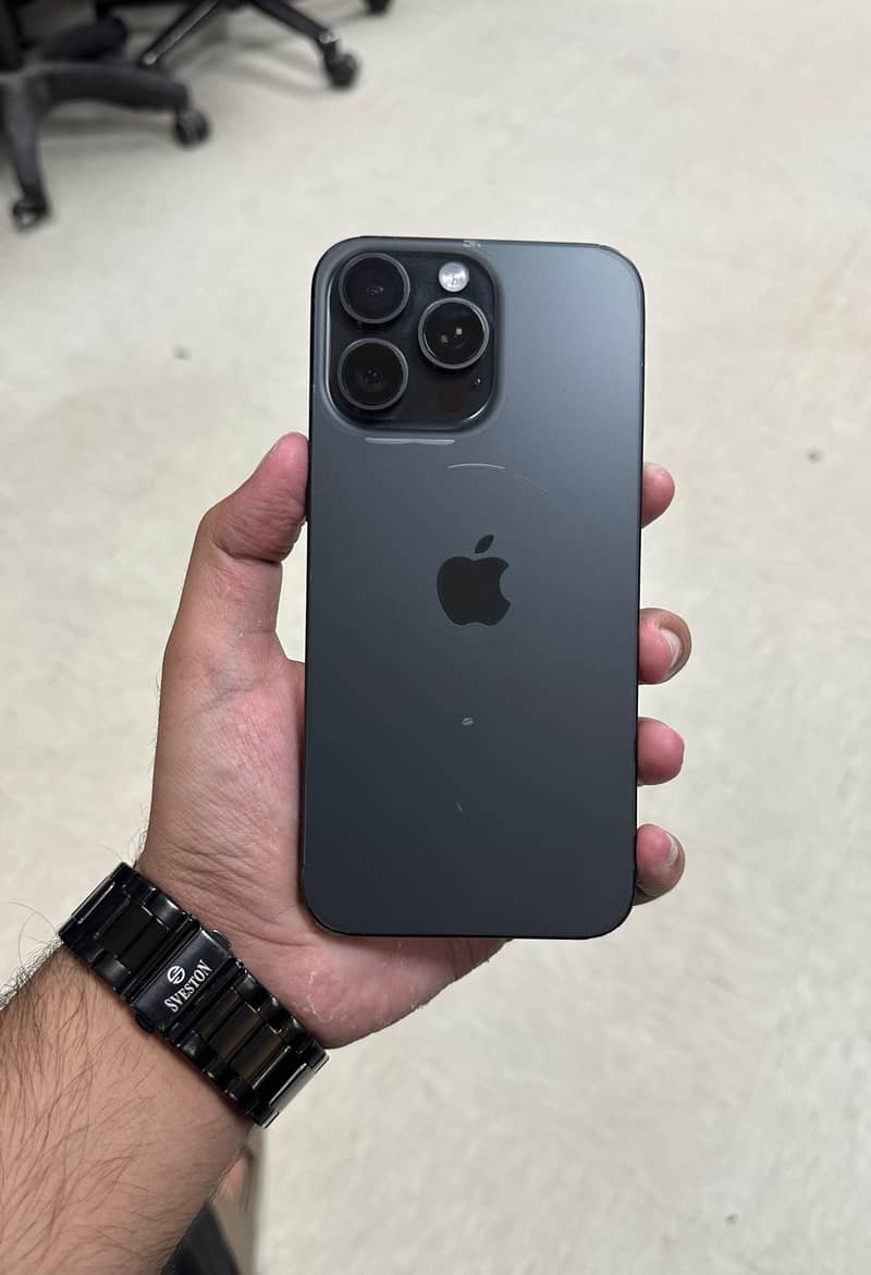 Apple iPhone 15 Pro Max 5