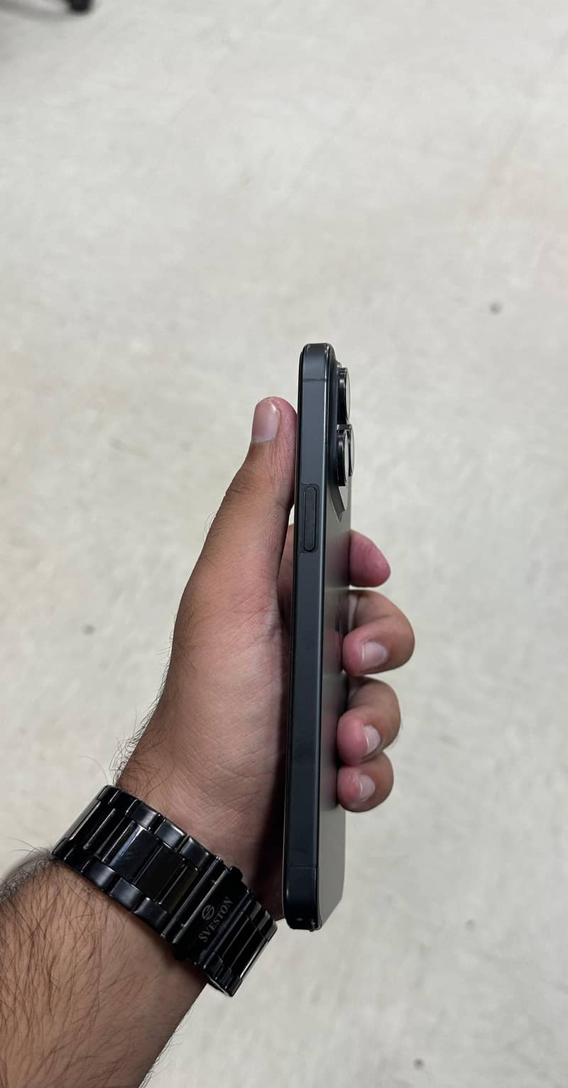 Apple iPhone 15 Pro Max 7