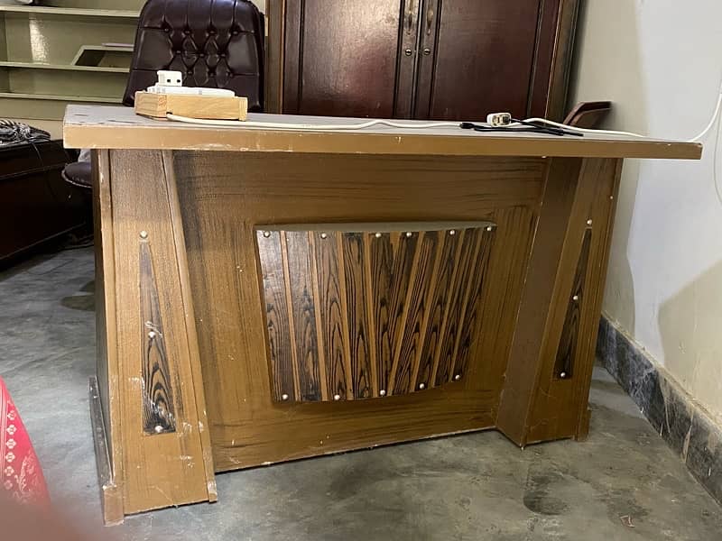 computer table And Chair 0