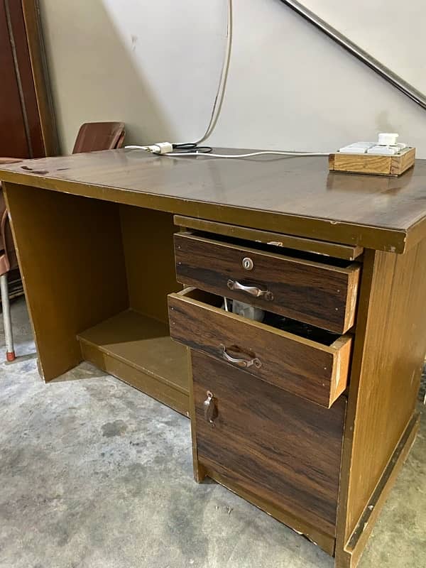 computer table And Chair 1