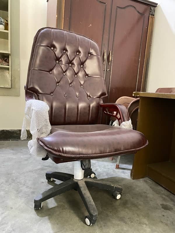 computer table And Chair 2