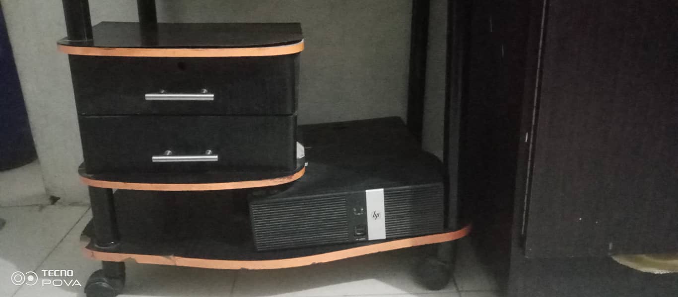 computer with trolley 1