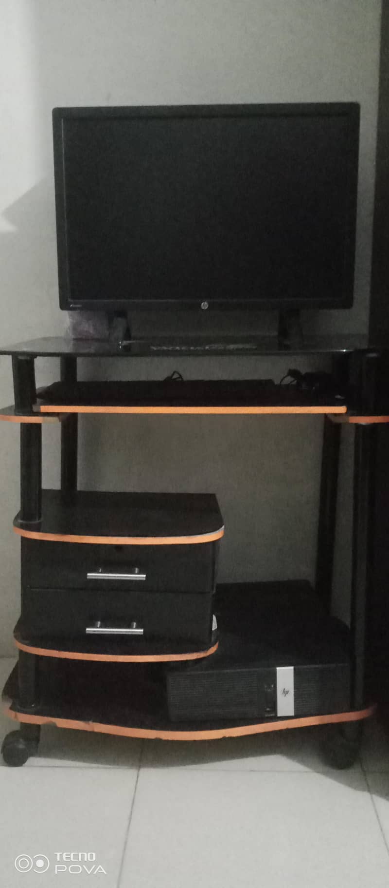 computer with trolley 3