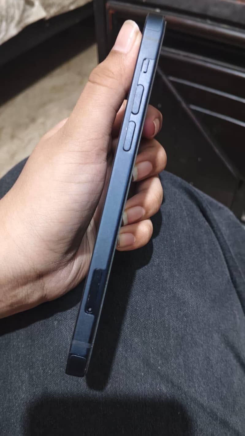 Apple iPhone 12 3