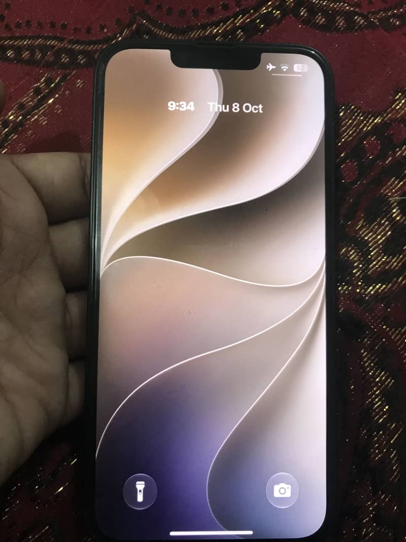 Apple iPhone 16e 3