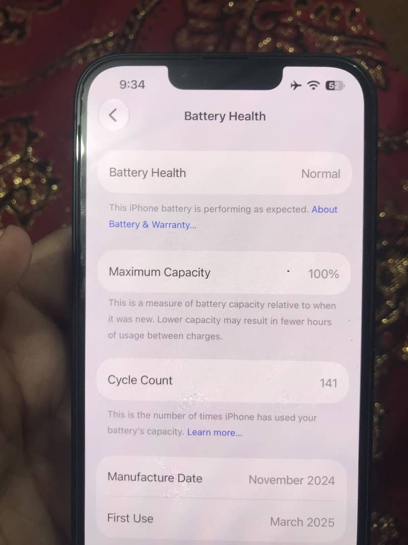 Apple iPhone 16e 4