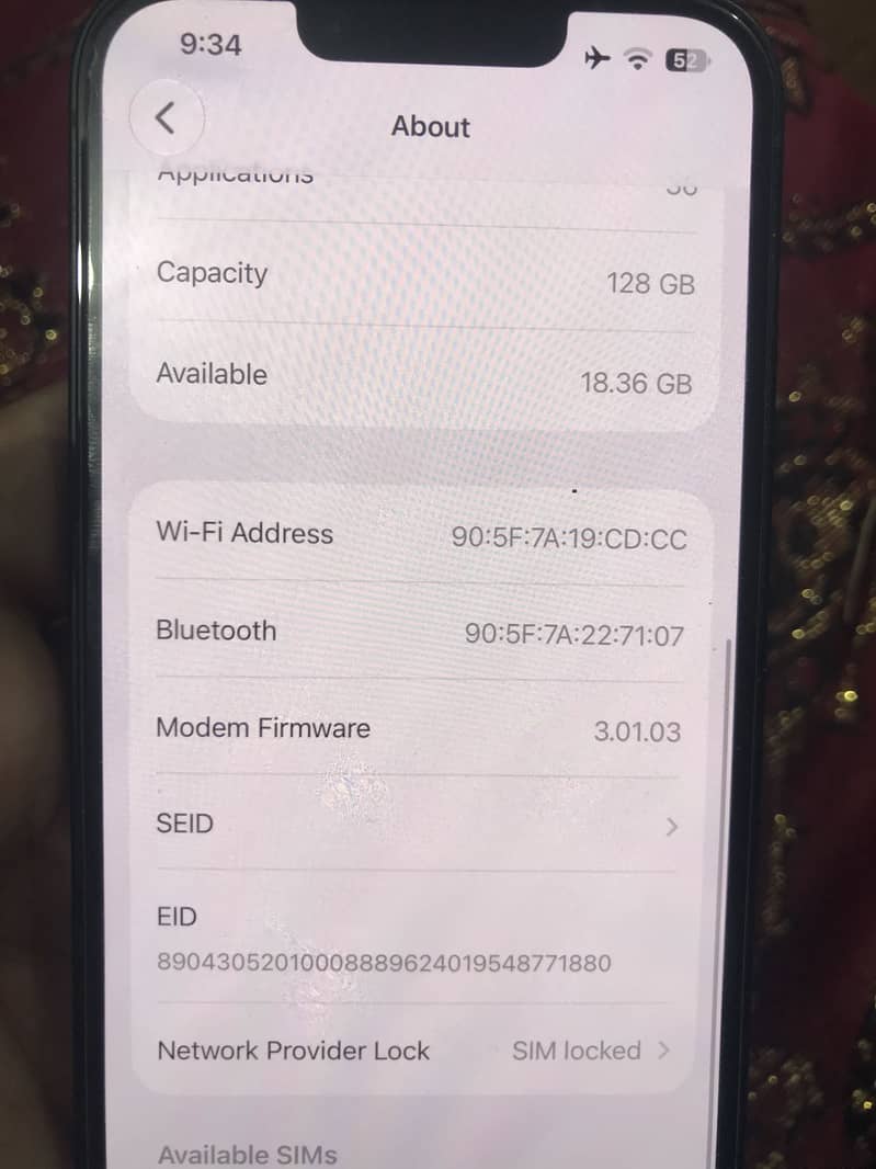 Apple iPhone 16e 5