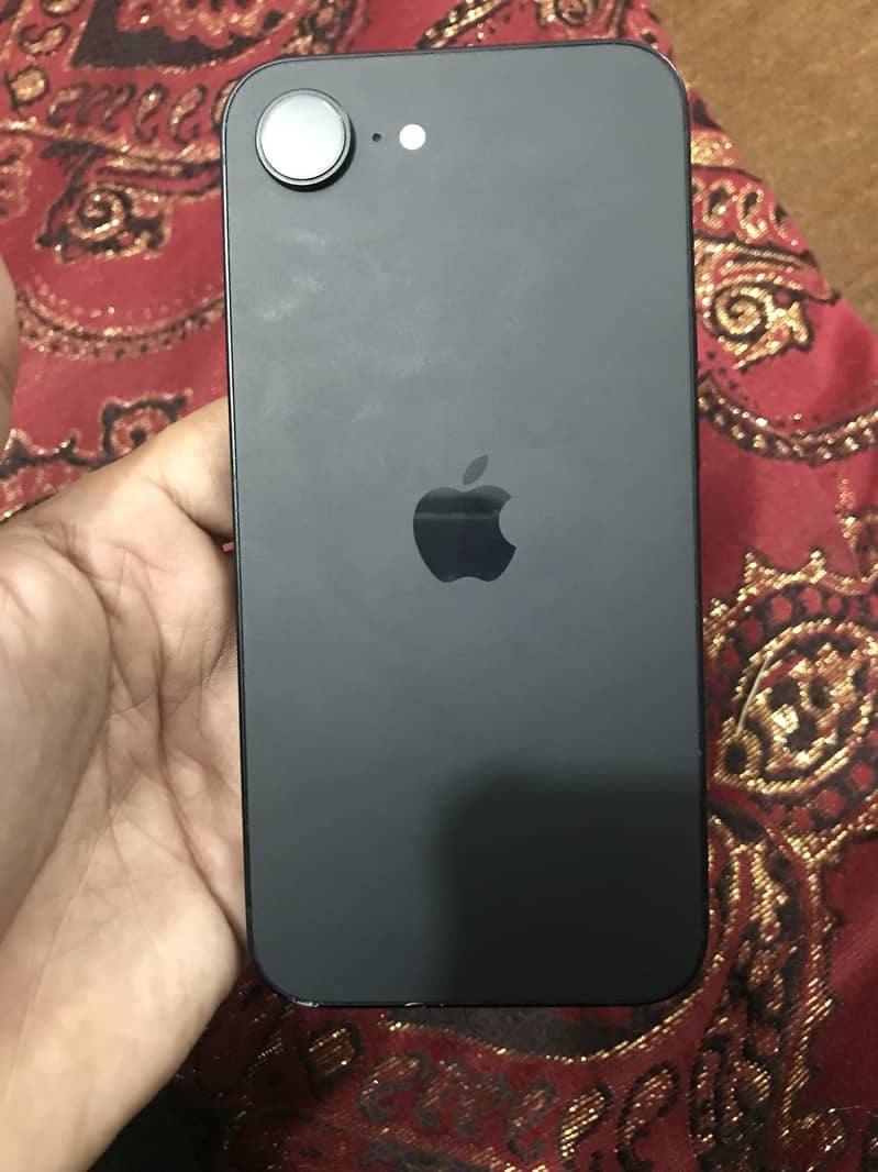 Apple iPhone 16e 6