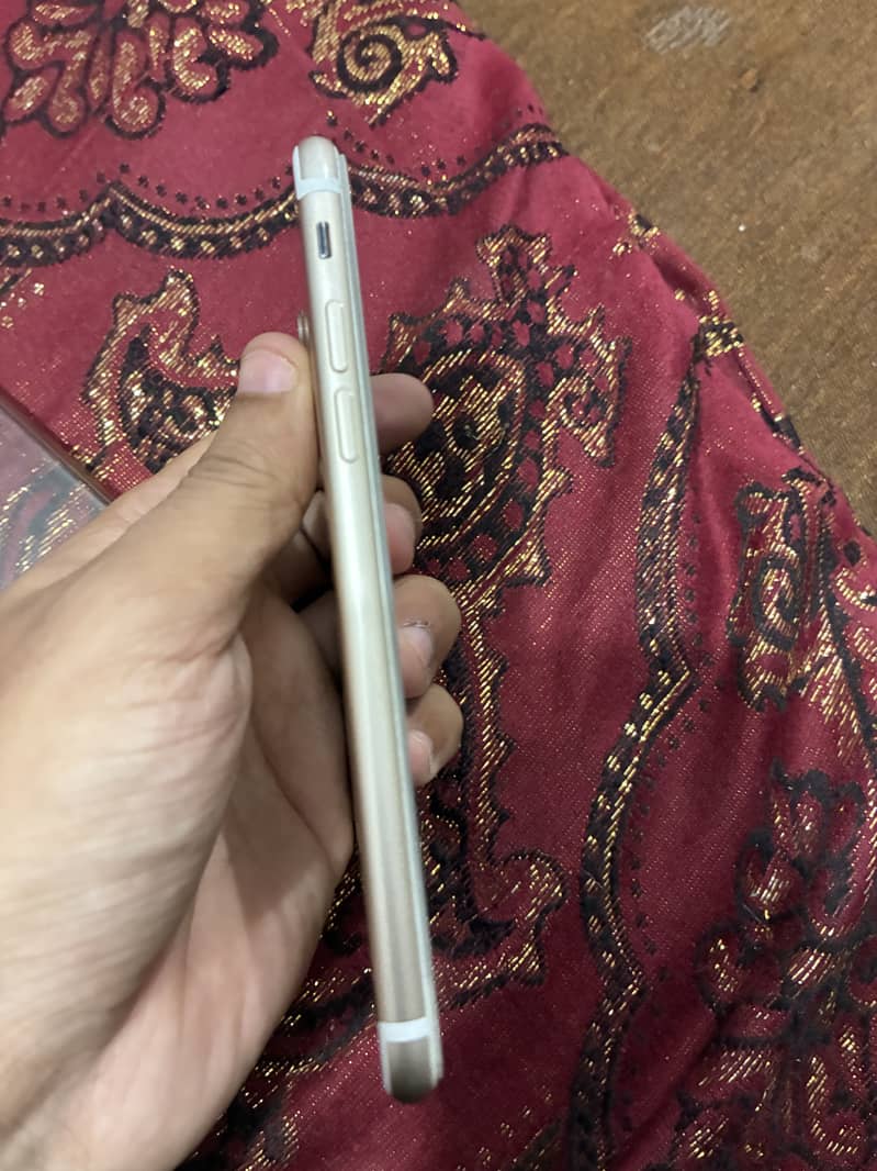 Apple iPhone 7 0