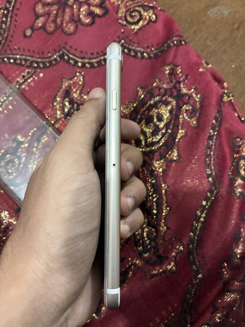 Apple iPhone 7 2