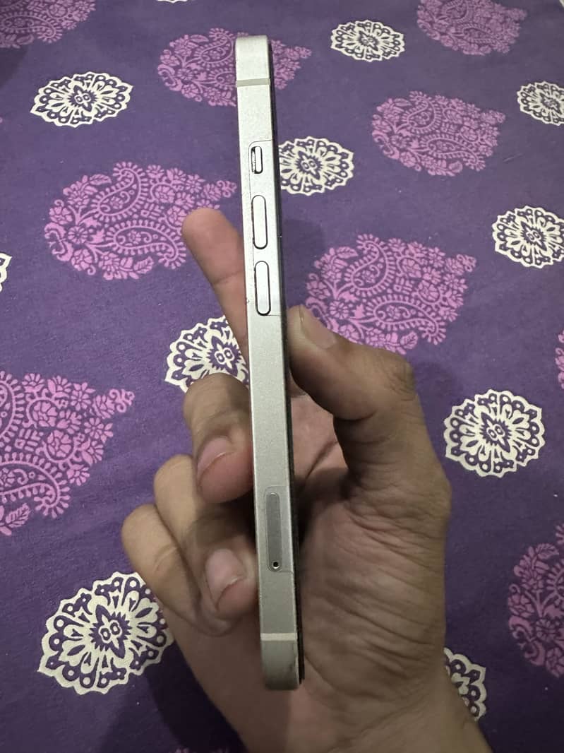 Apple iPhone 13 4
