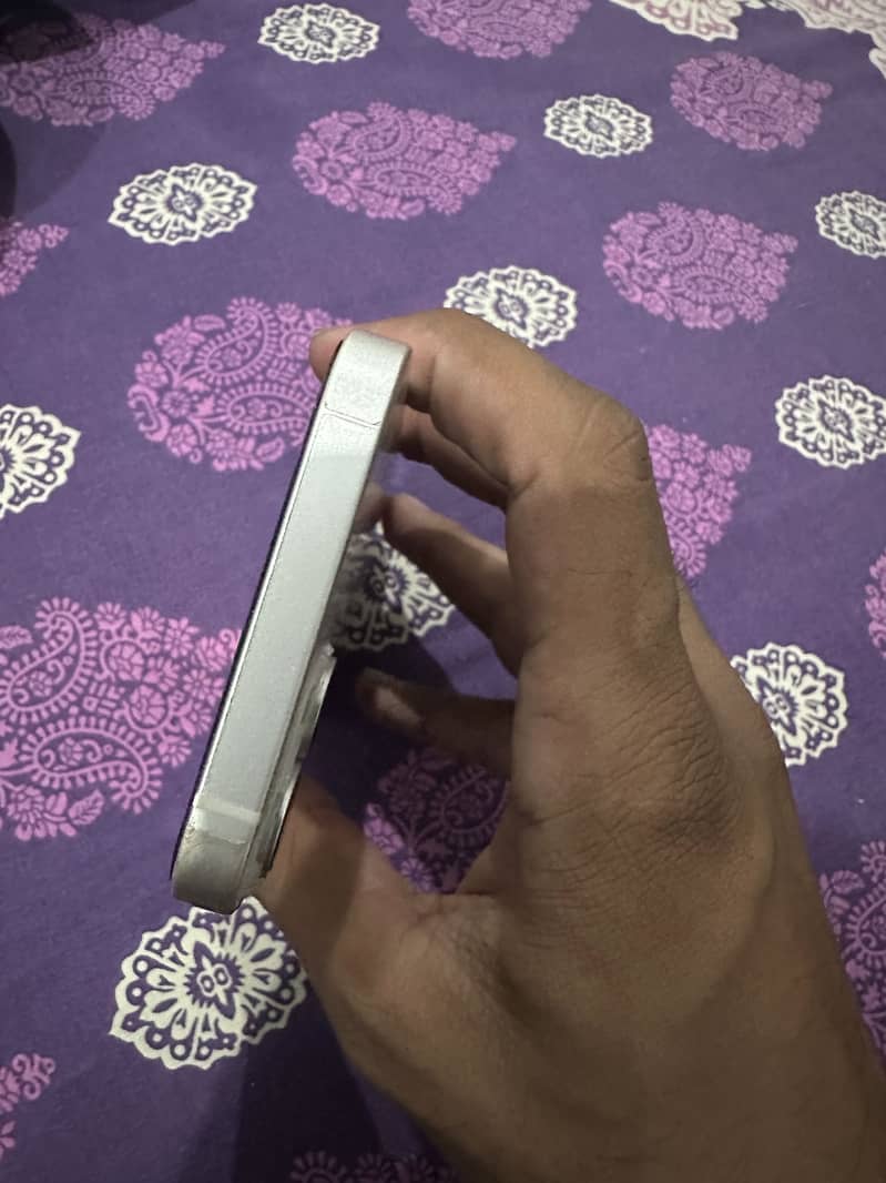 Apple iPhone 13 5