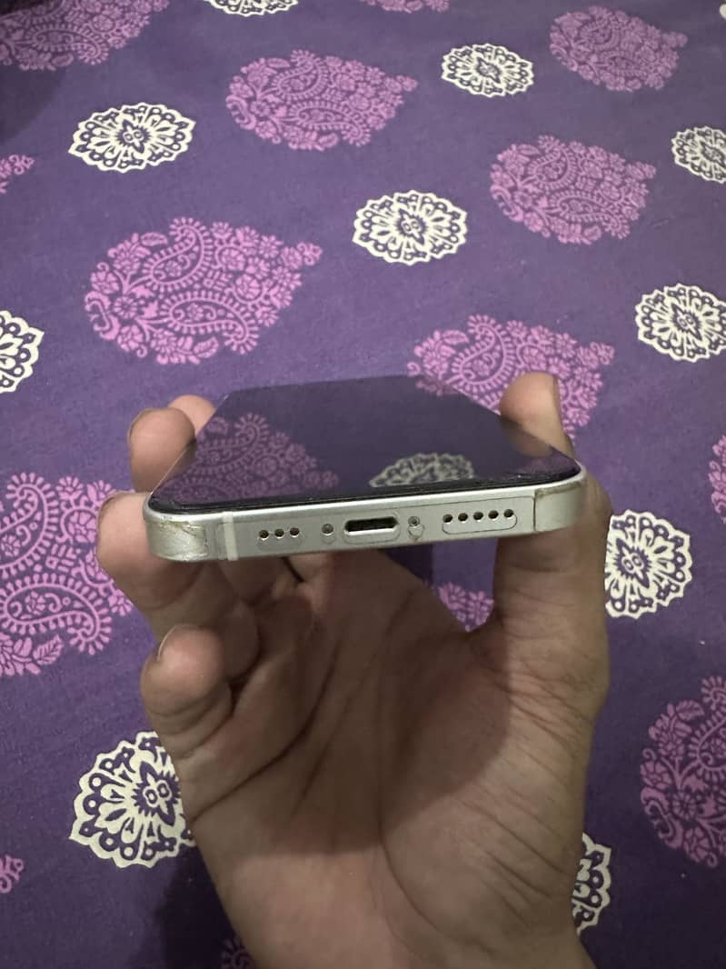 Apple iPhone 13 6