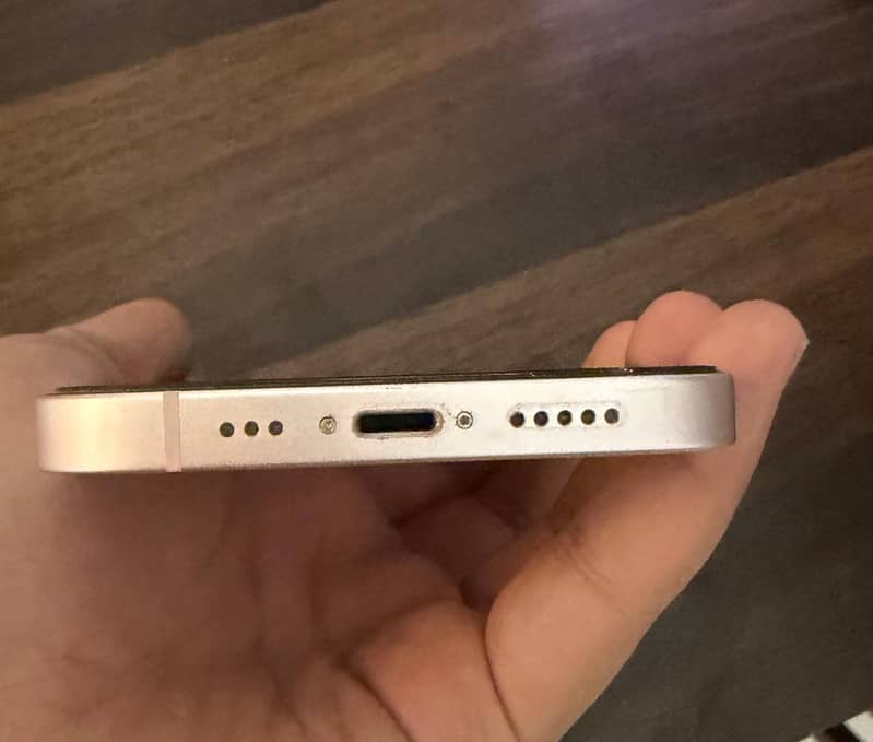Apple iPhone 13 2