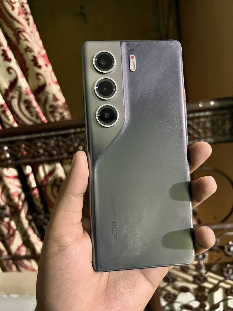 Tecno CAMON 40 Pro 0