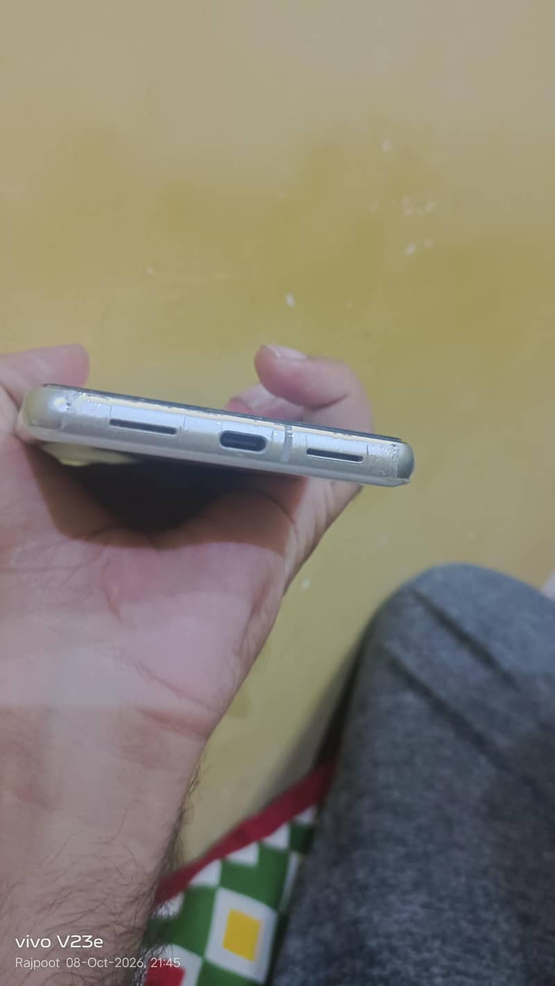 Google Pixel 7 4